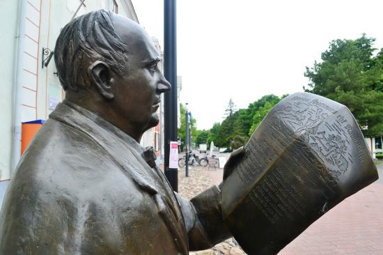 Sculpture of Johann Voldemar Jannsen